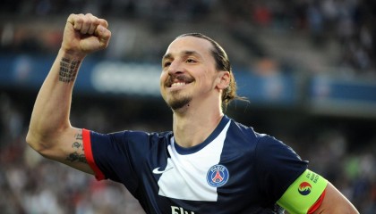 商业风波再起，知名球星亲属涉财务争议，签名商品真伪受质疑