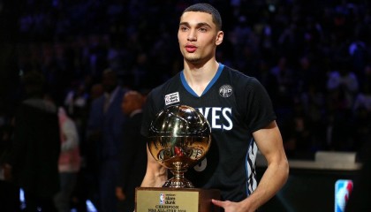 主场看台刮起绿色风暴 辽宁男篮静待卫冕荣耀时刻