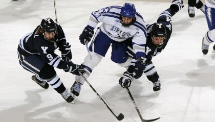 德甲莱万戴帽穆勒科曼萨内建功 拜仁6比0横扫门兴